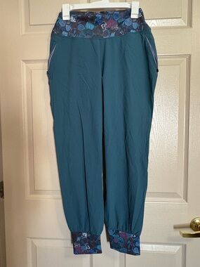 Youer Follow Through Jogger Pants NWT
